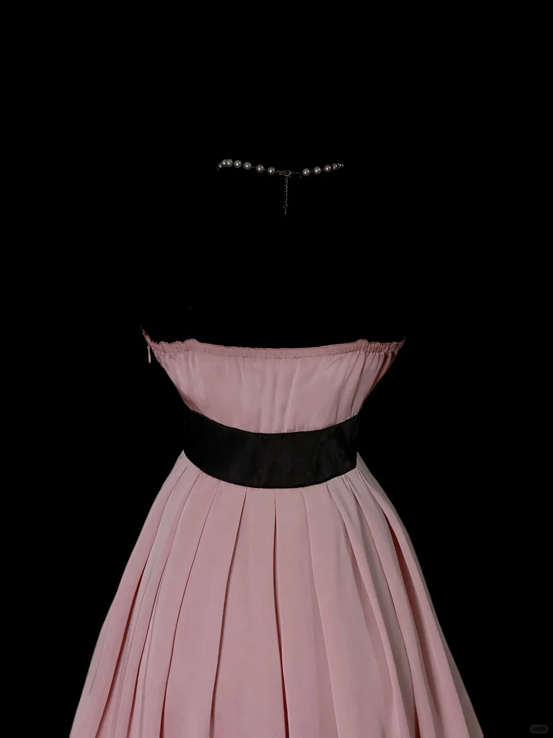 Dusty Pink Vintage Strapless Midi Prom Gown, V‑Neck Wrap Bodice, Lace Back Panel, Black Wide Satin Waistband, Pleated Full Midi Skirt, Wide Black Lace Hem Trim, Retro Elegant Party Photoshoot Dress gh8873