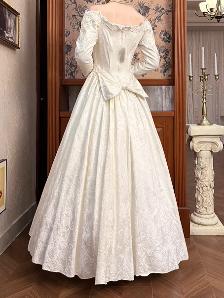 Cream Vintage Jacquard Satin Wedding Gown, V‑Neck Off‑The‑Shoulder Long Sleeves, Embroidered Appliqué Bodice, Pointed Waist, Voluminous Full Skirt, Prom Dress gh8639