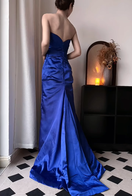 Royal‑Blue Vintage Strapless Sweetheart Prom Gown, Rhinestone‑Trimmed Neckline, Chest Bow Detail, Bodice & Waist Ruched Design, Glossy Satin Fabric, Fitted Mermaid Floor‑Sweeping Evening Dress gh8825