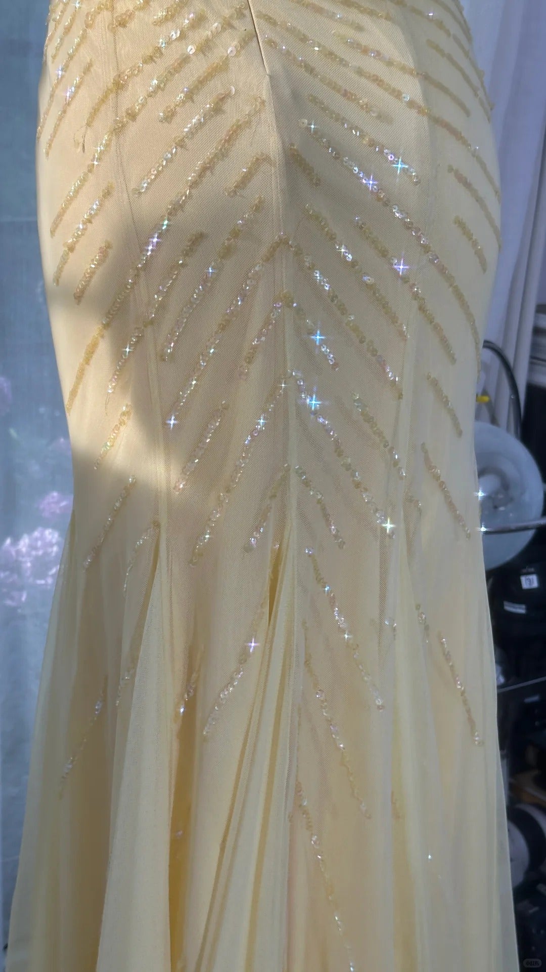 Robe de soirée longue en mousseline de soie jaune brillante et perlée gh4745