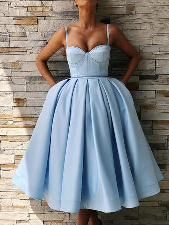 Knielanges Heimkehrkleid mit Herzausschnitt und Spaghettiträgern gh796