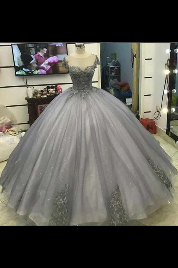New Arrival Quinceanera Dresses Scoop Tulle With Applique Floor Length Ball Gown gh915
