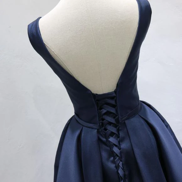 Elegantes, perlenbesetztes, marineblaues Satinkleid mit V-Ausschnitt, kurzes Brautjungfernkleid gh345