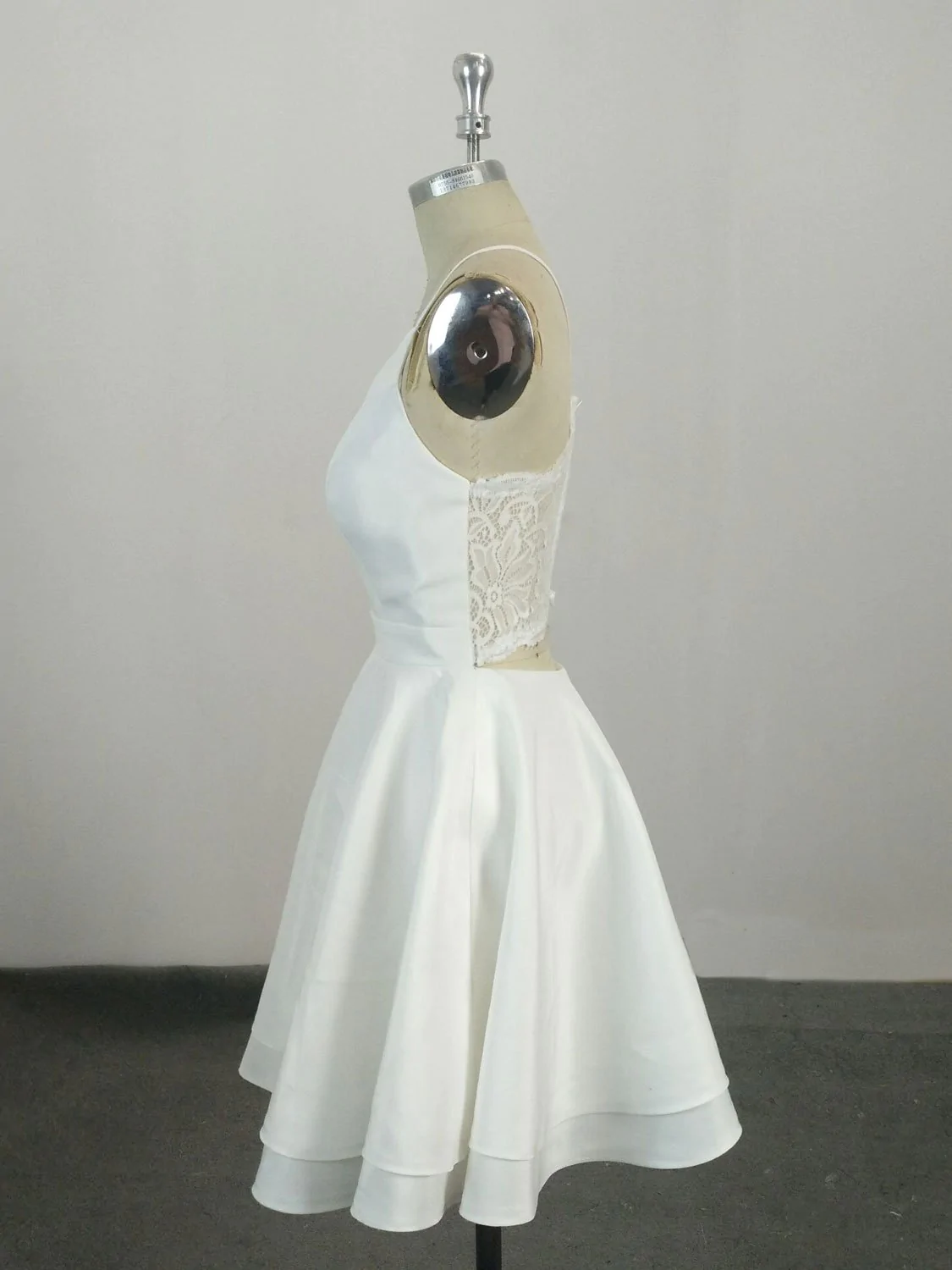 Weißes kurzes Abschlussballkleid aus Satinspitze mit V-Ausschnitt, formelle Kleider, weißes Heimkehrkleid gh813