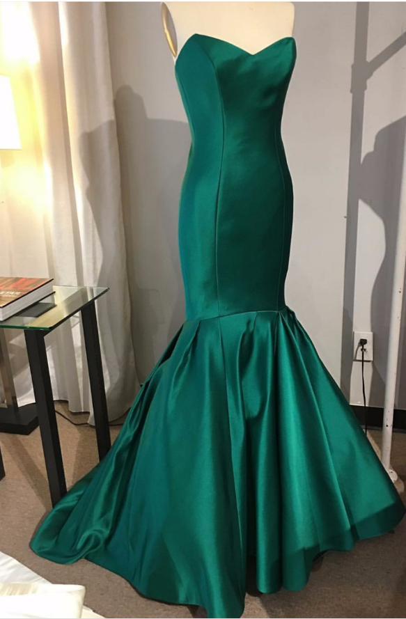 La robe de soirée sirène sans manches à coeur vert gh2365