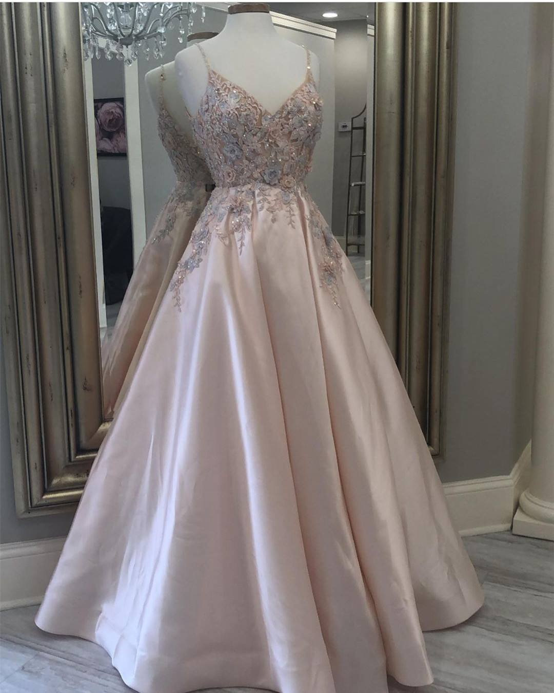 Lange Satin-Abschlussball-Kleider mit Applikationen-Spitze-Abend-Kleider Abendgarderobe gh2480