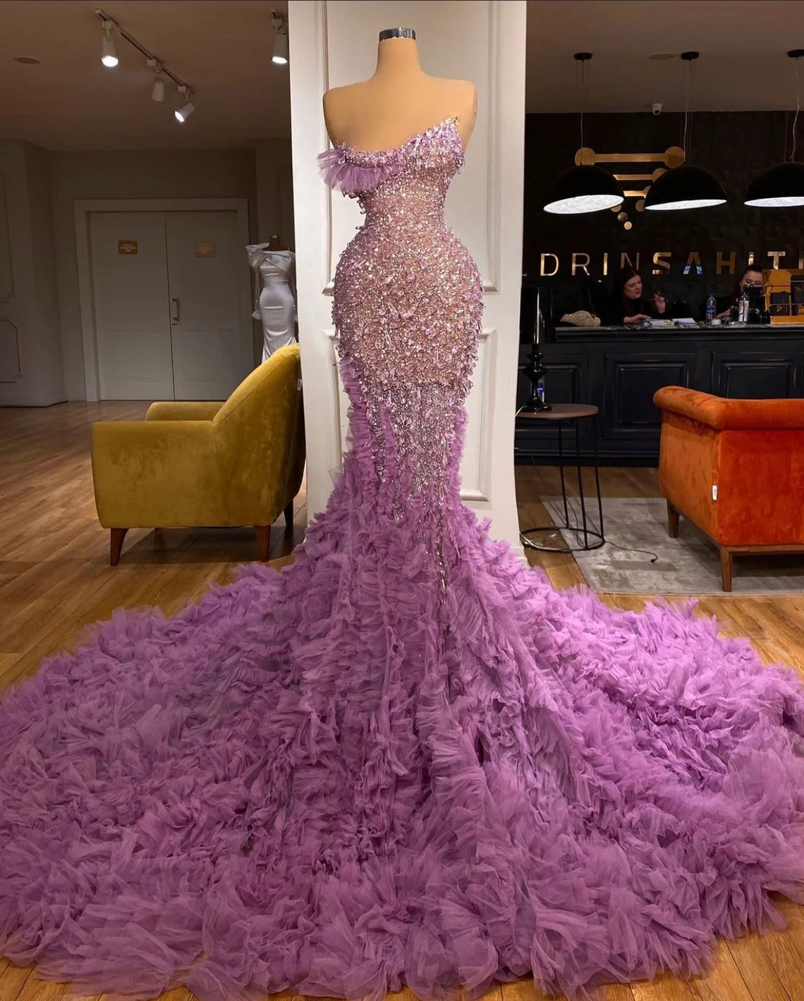 Exquisites, luxuriöses, wunderschönes, langes Ballkleid-Abendkleid aus Tüll in Flieder und Zwiebelfarbe mit Perlen und Pailletten gh2561