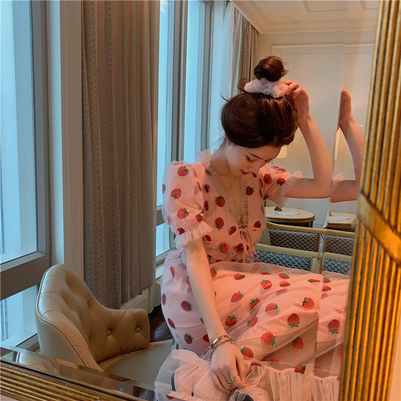 Jolie robe trapèze en tulle à motif fraise 409