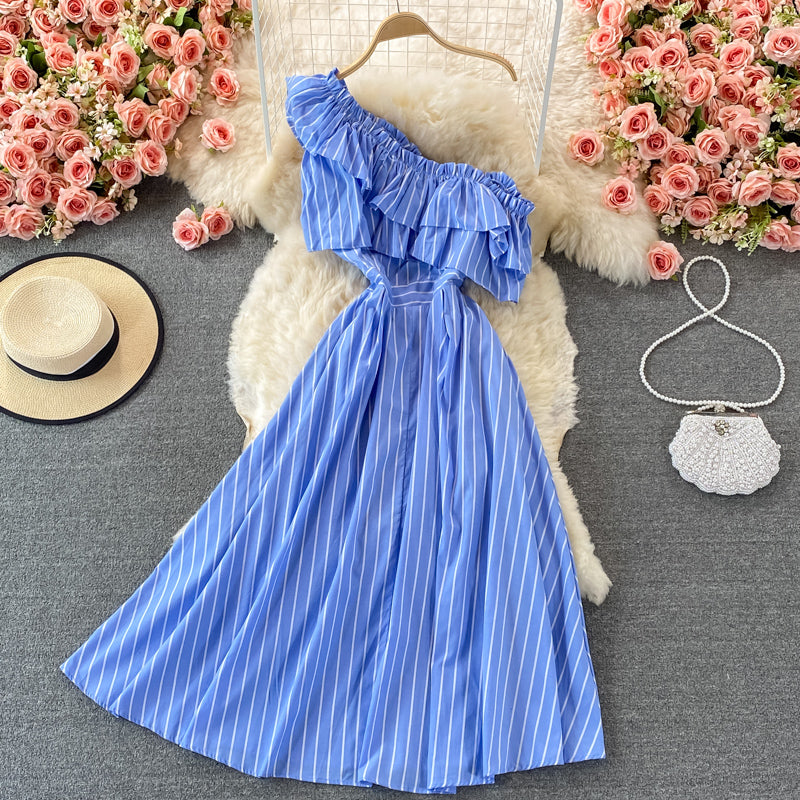 Jolie robe à rayures bleues à une épaule 518