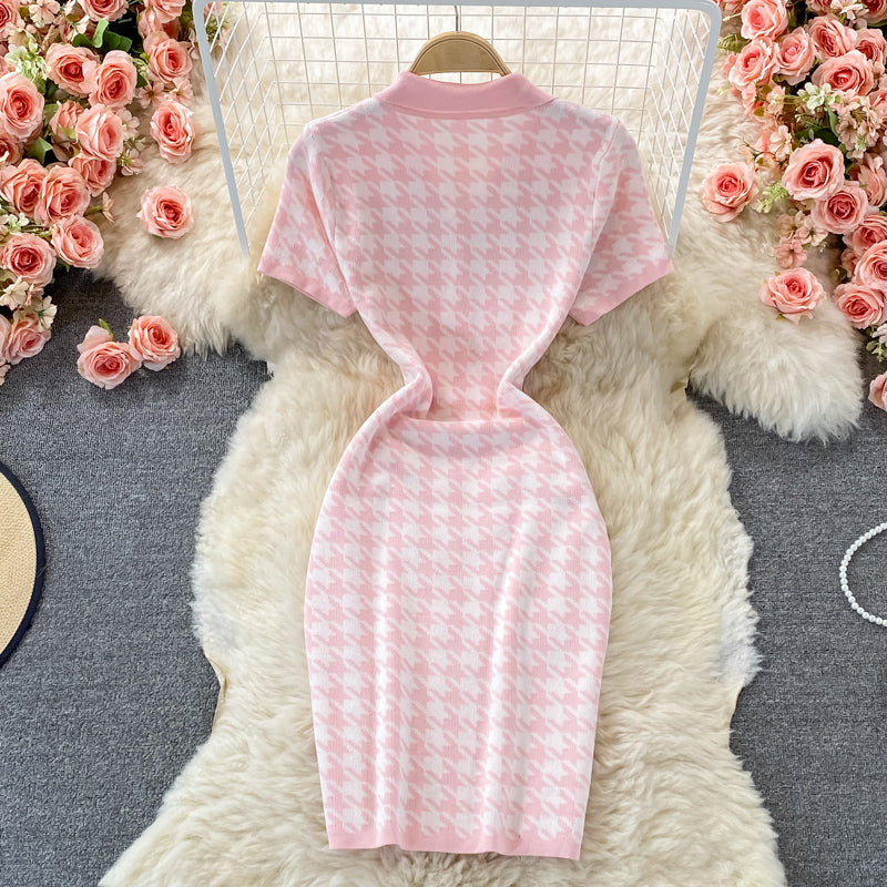 Jolie robe en tricot pied-de-poule 397
