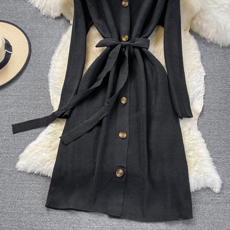 Robe en tricot à col en V de style doux, jupe pull fine et tempérament 3379