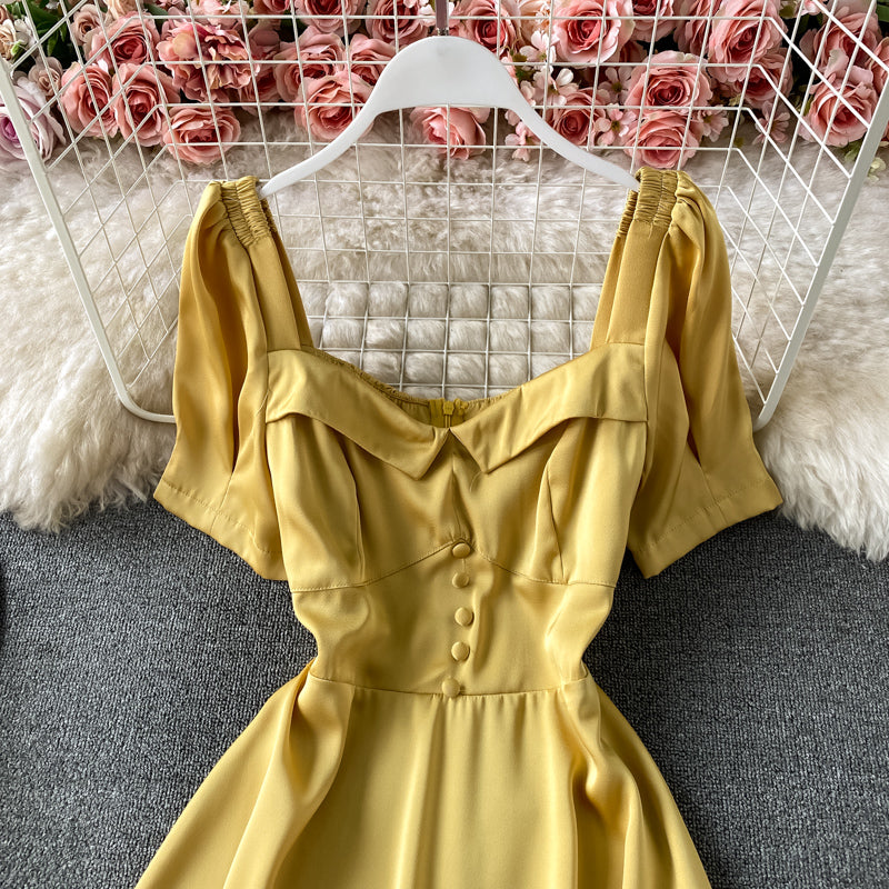 Robe taille fine, style étranger, manches bouffantes, col carré 3045