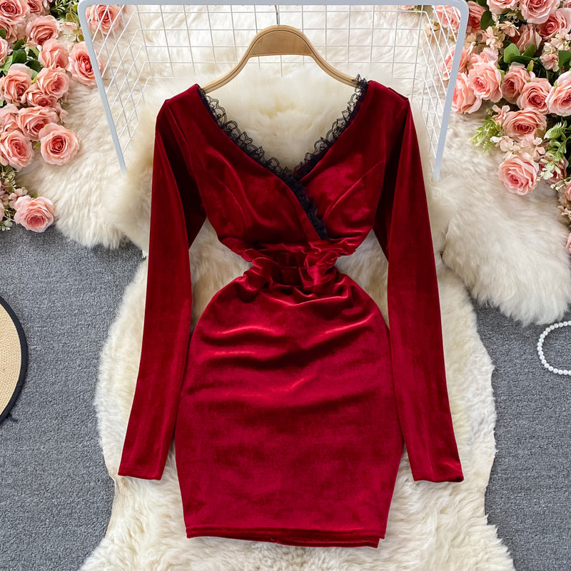 Robe sexy en velours avec décolleté en V profond et dentelle 3102