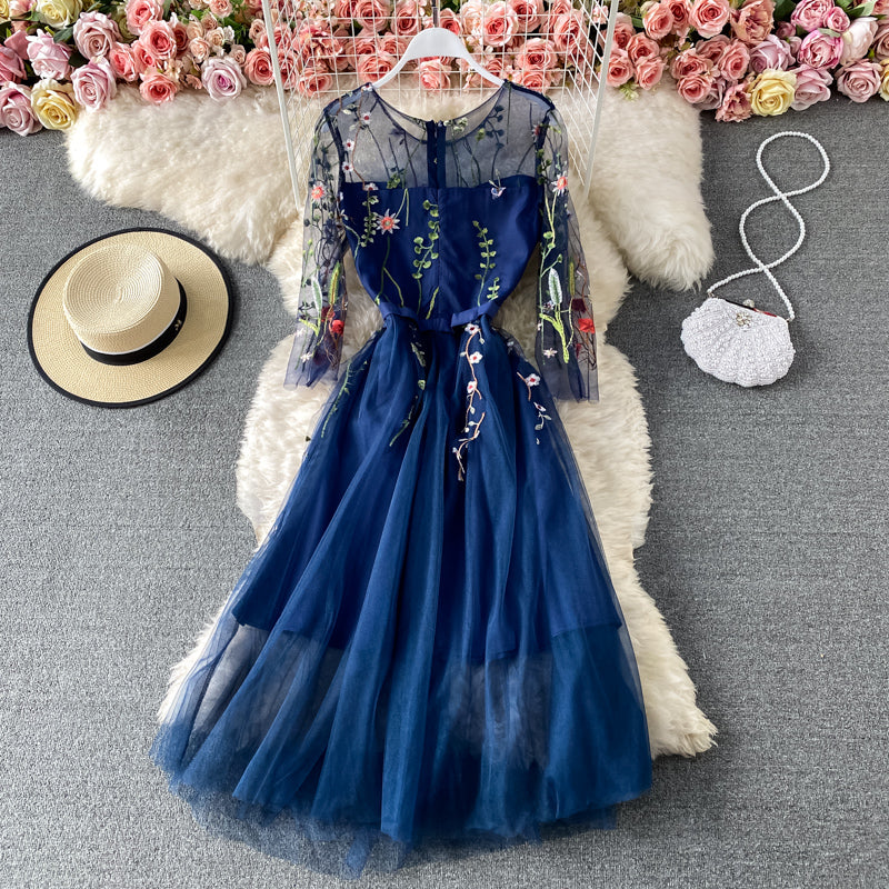 Robe de banquet mi-longue slim à lacets en maille avec broderie 3162