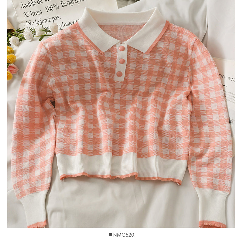 Tricot court slim à revers à carreaux avec coutures contrastées 2058