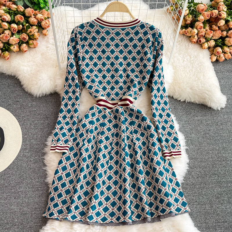 Robe à carreaux rétro française à col en V pour femme tempérament 2865