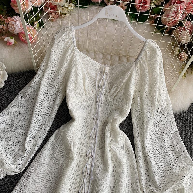 Robe en dentelle à manches longues et col carré avec manches lanterne à la taille 3155
