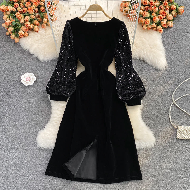 Robe mi-longue à col carré, manches bouffantes à sequins et surpiqûres en velours 3091