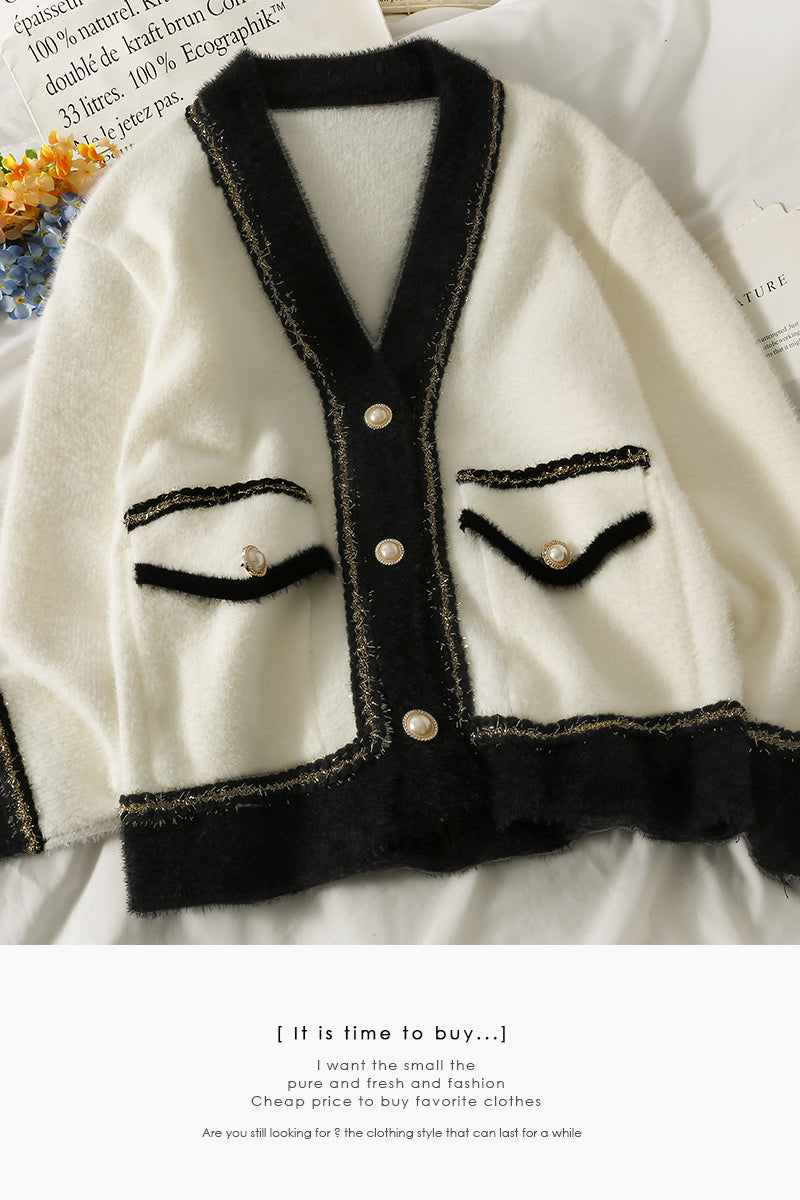 T-shirt col bas à trois boutons en soie brillante avec coutures contrastées 1785