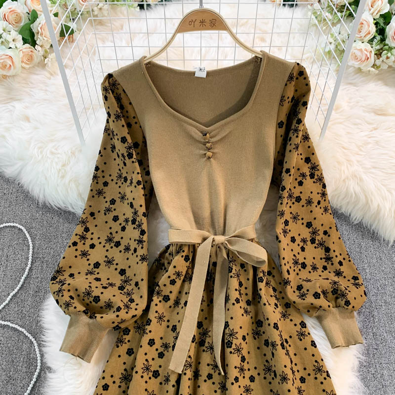 Robe fleurie à manches bouffantes en tricot vintage français 3390