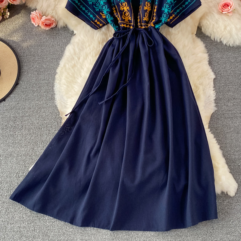 Robe en coton et lin brodée à col en V 3078