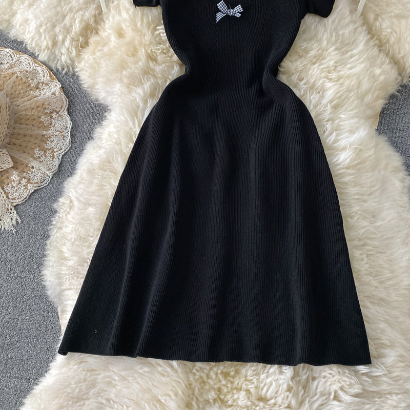 Robe en maille ajustée à col carré et nœud 3437