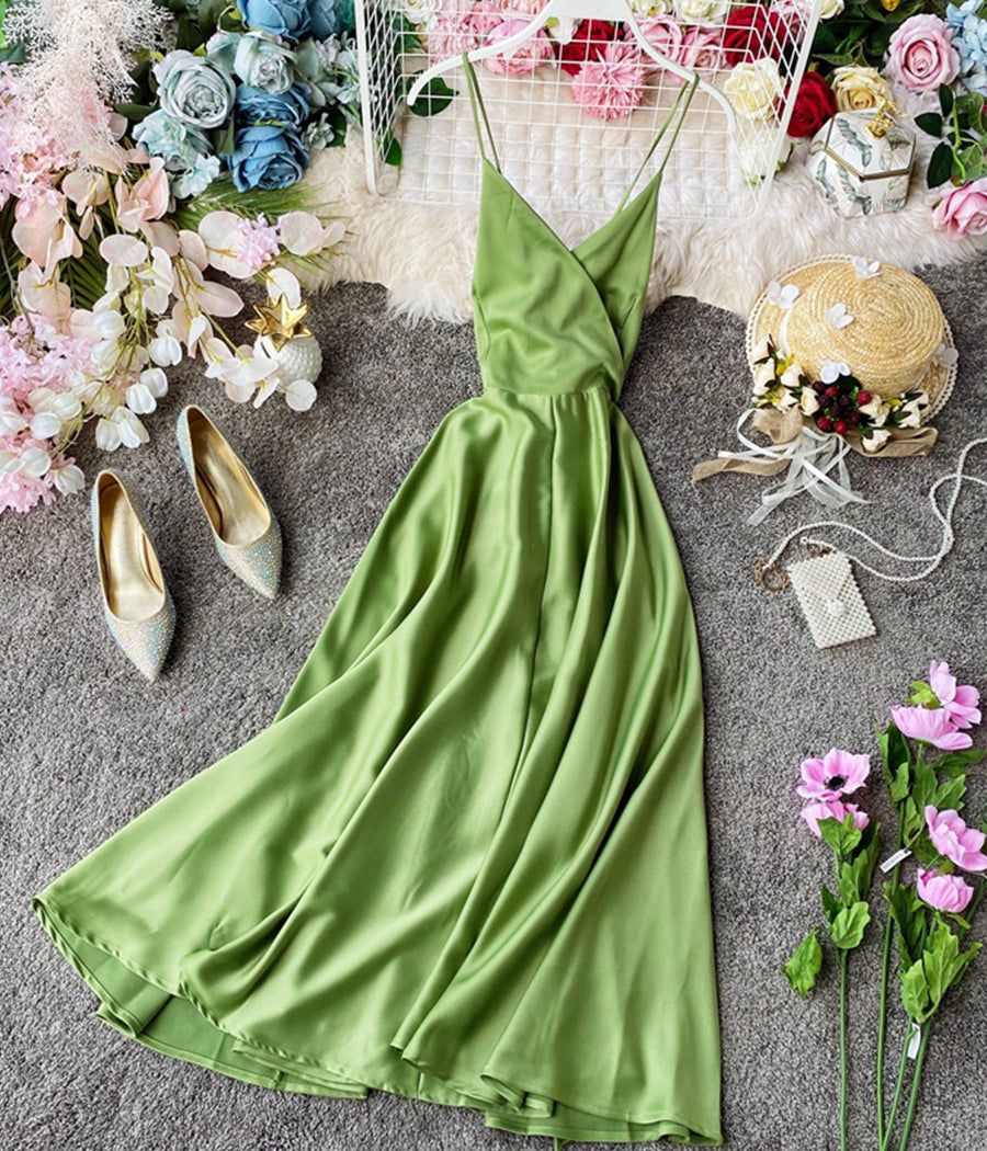 Einfaches rückenfreies Sommerkleid mit V-Ausschnitt 1233