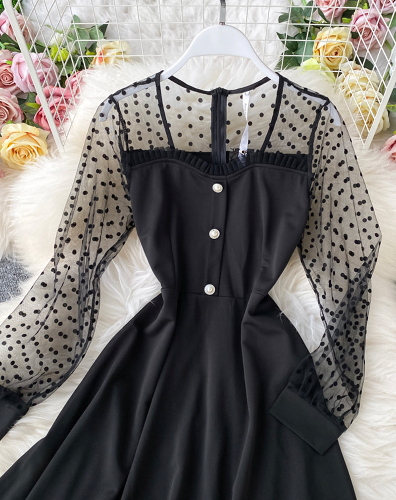 Robe noire à manches longues et coupe trapèze 1071