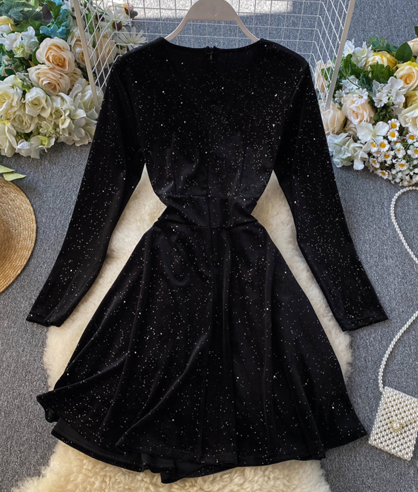 Black v neck velvet short dress 900