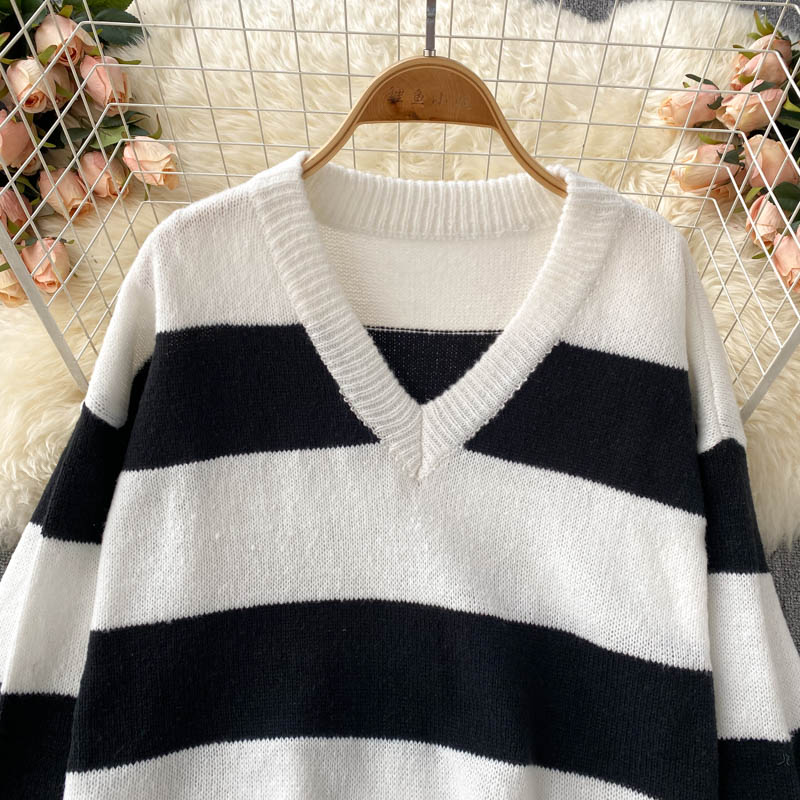 Pull à manches longues en tricot simple à col en V 007