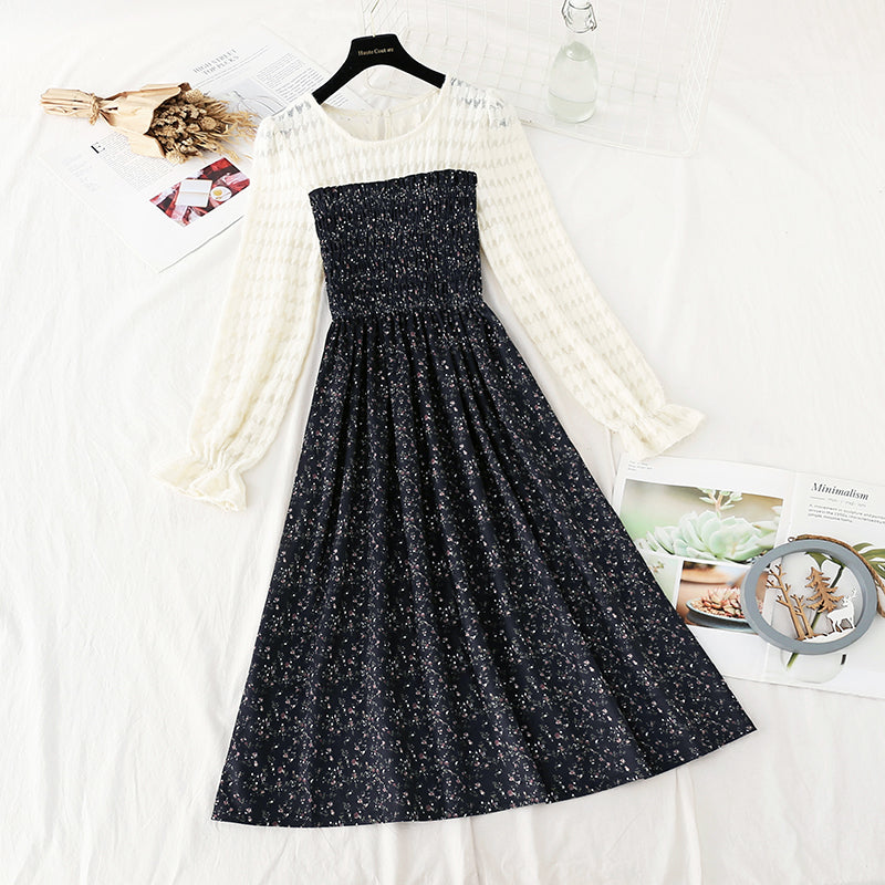 Robe fleurie en mousseline de soie avec coutures en dentelle 4756