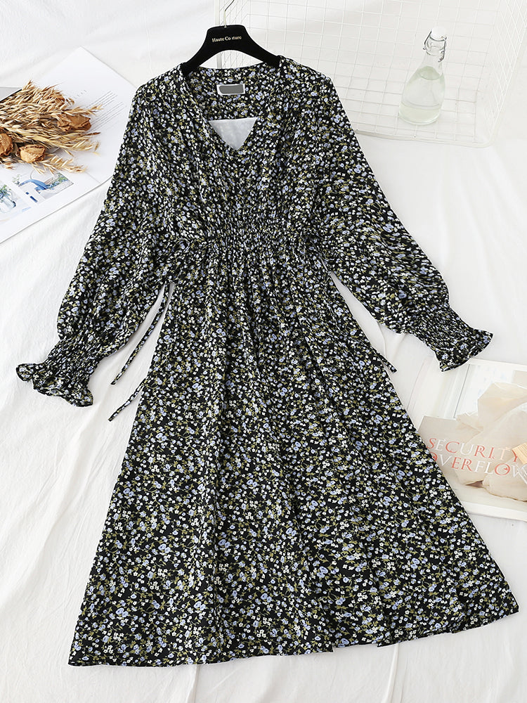 La robe fleurie est douce et fine, et elle s'adapte à l'intérieur 4796