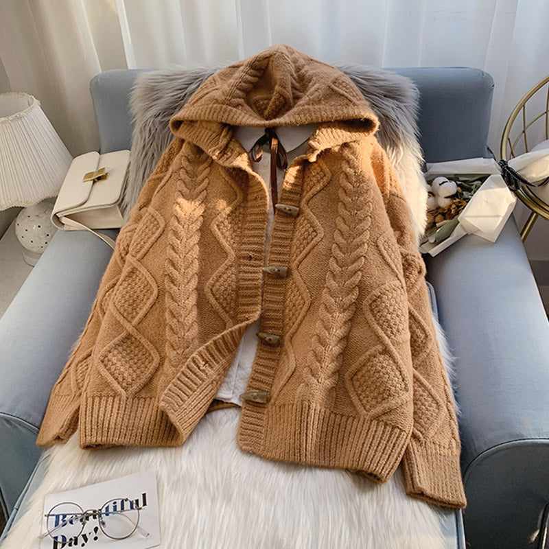 Manteau pull torsadé à capuche avec boutons en corne de bœuf 4990