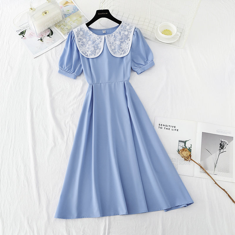 Robe en mousseline de soie à col montant et taille fine 4855
