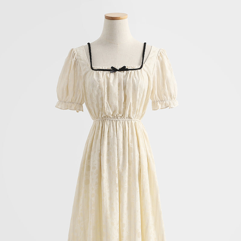 Robe Kikyo First Love à col carré et design de niche 4292
