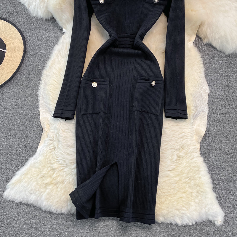 Robe mi-longue en tricot avec fente sur le bas et élastique à boutons dorés 3751