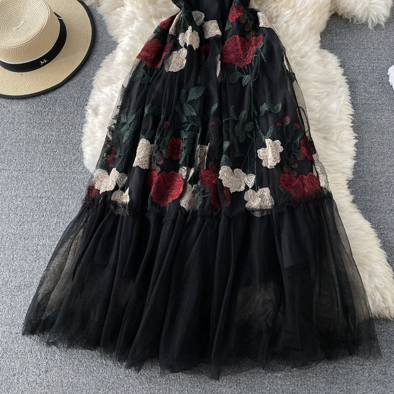 Robe col rond brodée de roses en maille 3782