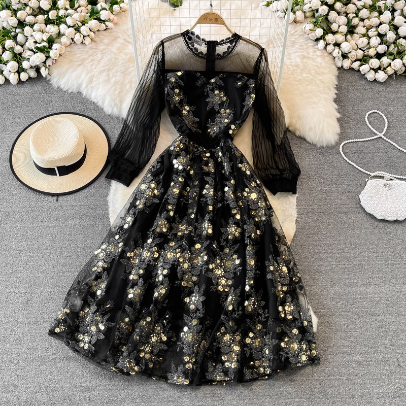 Robe trapèze en maille à col rond et broderie industrielle lourde 3747