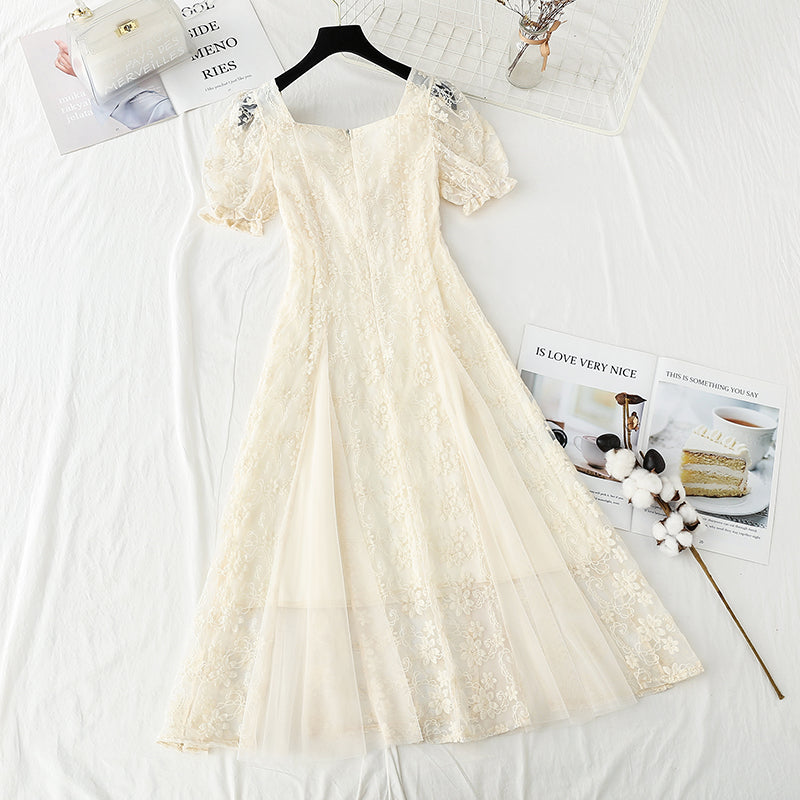 Robe en dentelle avec petite jupe taille fine 4422