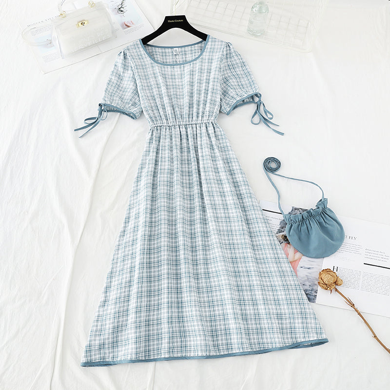 Robe à carreaux à lacets frais, fine et de haut tempérament, col carré 4210
