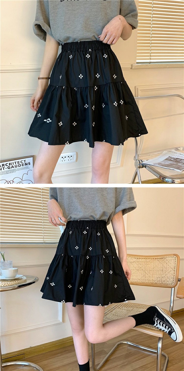 Jupe trapèze neuve, broderie lourde, 3550