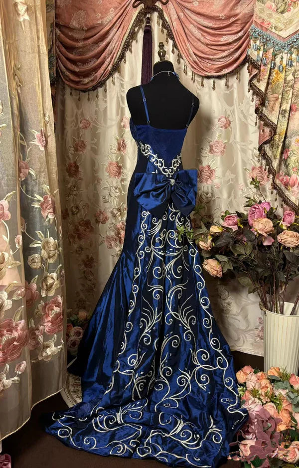 Königsblaues Meerjungfrauenkleid aus Satin mit aufwendiger Silberstickerei, große Schleife am Rücken, festliches Abendkleid gh6586