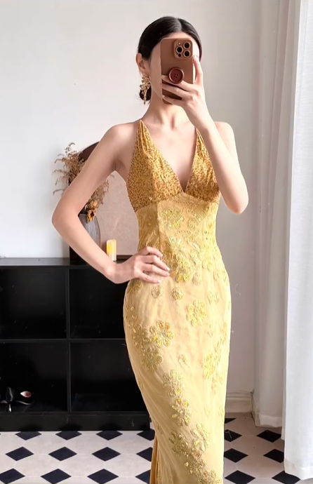 Gold‑Vintage‑Mermaid‑Gown Halter‑Deep‑V‑Beaded‑Bodice Golden‑Floral‑Embroidery‑Mesh Fitted‑Train‑Silhouette Open‑Back Luxurious‑Retro‑Prom‑Evening‑Dress gh8847