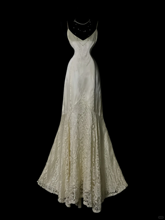 Ivory Vintage Slip Wedding Gown, V‑Neck Thin Spaghetti Straps, Satin Fitted Bodice, Floral Lace Mermaid Skirt, Floor‑Length Antique Bridal Dress gh8877