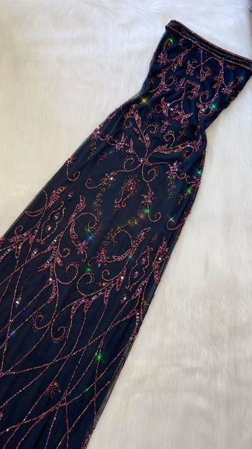 Wunderschönes, figurbetontes, schulterfreies, exquisites, langes Ballkleid aus Tüll mit Perlen gh3156