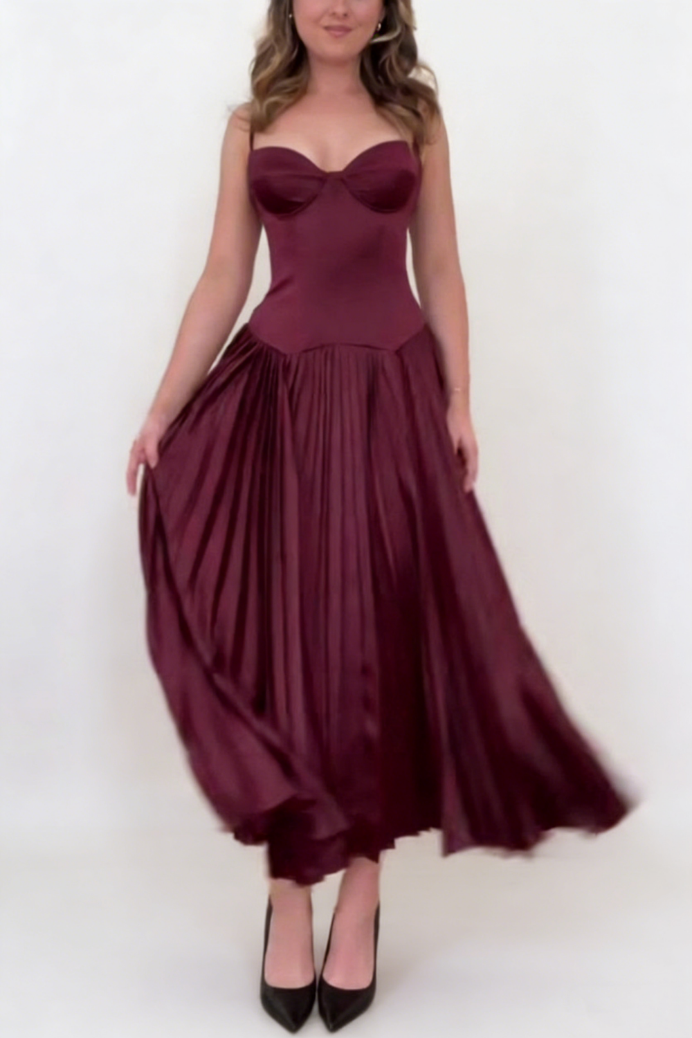 Brautjungfernkleid aus Satin – trägerlos, mit Korsett-Taille, plissiertem, weitem Rock, schmal geschnitten, gh6975