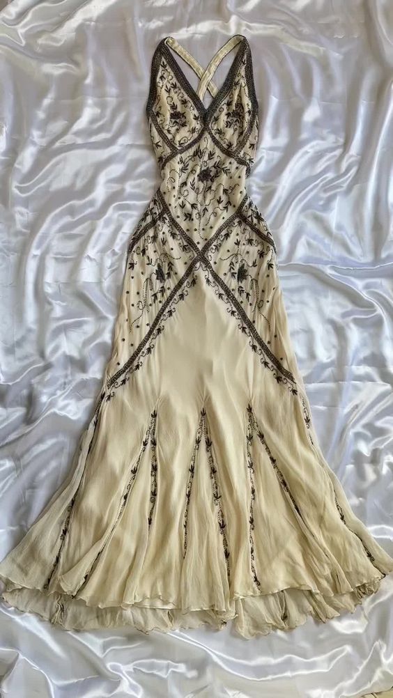 Robe de soirée longue à col en V beige exquise et élégante à motifs floraux gh2941