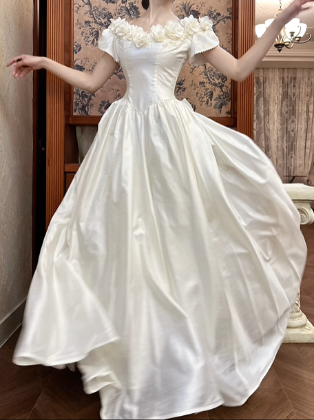 Ivory Vintage Satin Wedding Gown, 3D Floral Neckline Decoration, Sweetheart Neck Short Sleeves, Boned Fitted Waist, Voluminous A‑Line Long Ball Gown Skirt, Bridal Prom Dress gh8723