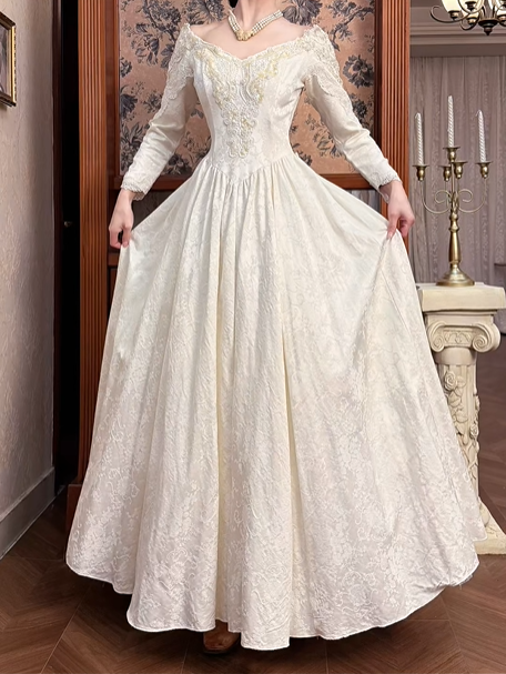 Cream Vintage Jacquard Satin Wedding Gown, V‑Neck Off‑The‑Shoulder Long Sleeves, Embroidered Appliqué Bodice, Pointed Waist, Voluminous Full Skirt, Prom Dress gh8639