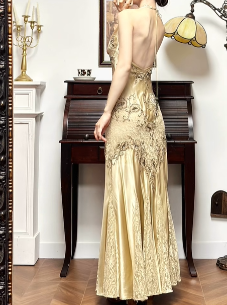Champagne Gold Vintage Halter Prom Gown, V‑Neck, Floral Lace Embroidery Appliqués, Fitted Waist Mermaid Silhouette, Satin And Lace Mixed Long Skirt, Vintage Evening Prom Dress gh8754